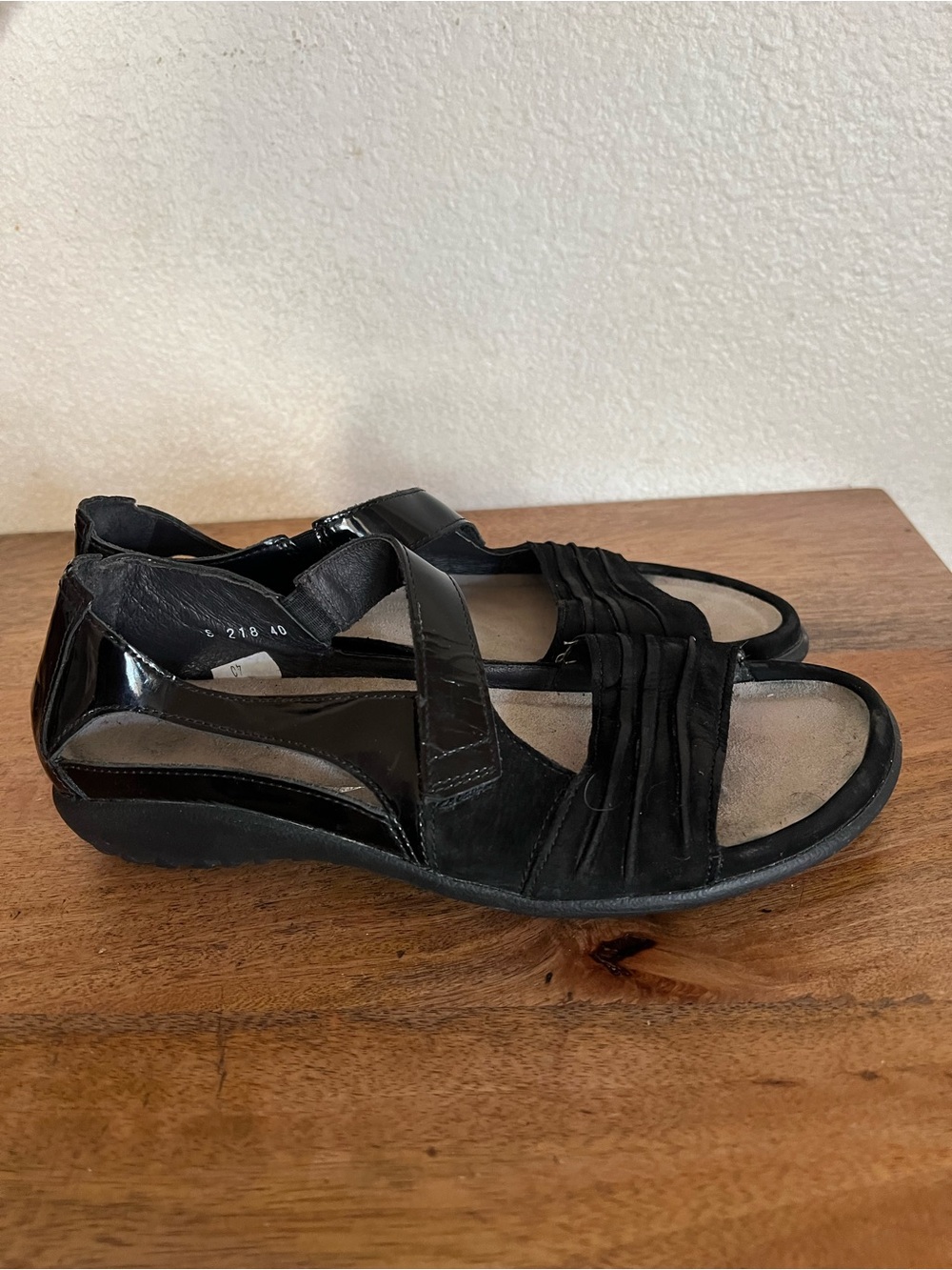 Naot, Papaki Sandal Black Patent Leather Sandals Size 40